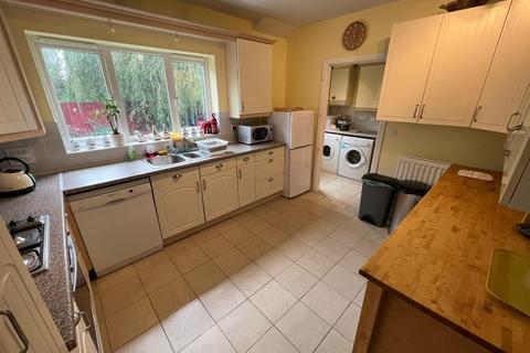 3 bedroom detached house to rent, Page Drive, Pengam Green, Cardiff