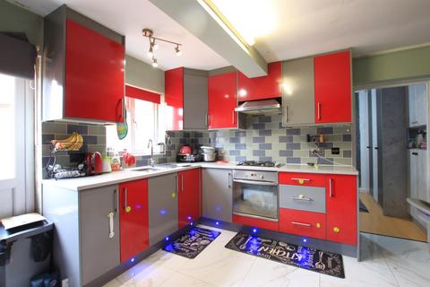 2 bedroom semi-detached house for sale, Saxon Avenue, Feltham TW13