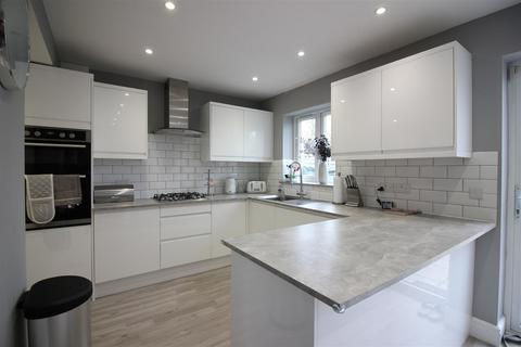 2 bedroom end of terrace house for sale - East Park, Old Harlow CM17