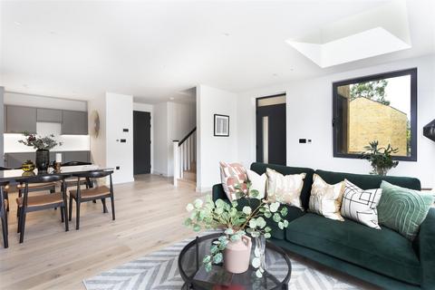 40 Park Place, London, W5 5NQ