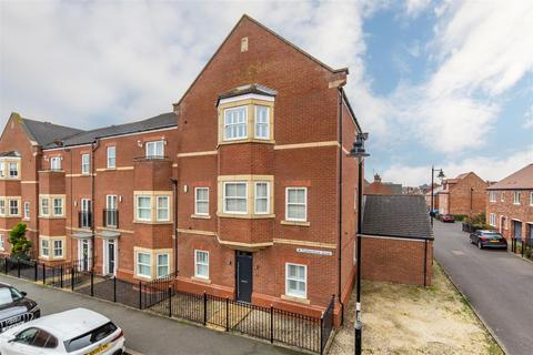 5 bedroom townhouse for sale - Featherstone Grove, Great Park, NE3