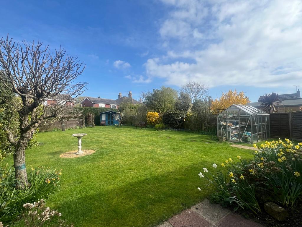 Crossfield Way, Kirby Cross, FrintononSea, CO13 3 bed detached bungalow for sale £349,950