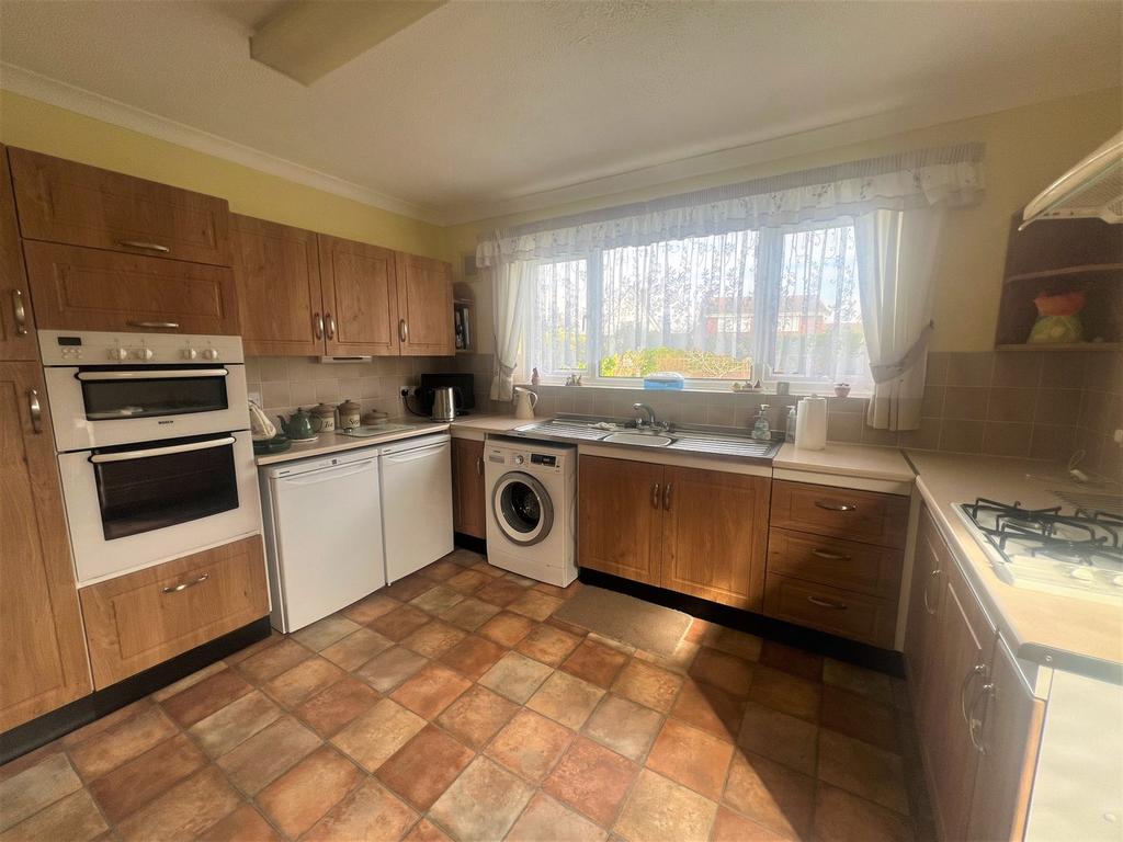 Crossfield Way, Kirby Cross, FrintononSea, CO13 3 bed detached bungalow for sale £349,950