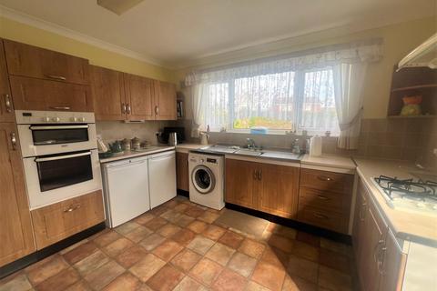 5 Crossfield Way, Kirby Cross, Frinton-on-sea, CO13 0LL