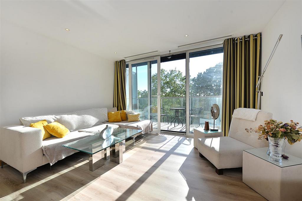 19 Eustace, 372 Queenstown Road, SW11 8 NT-15.JPG