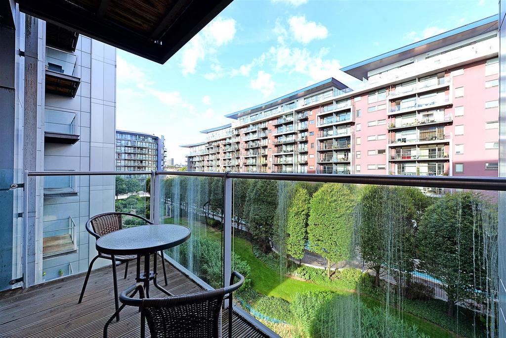 19 Eustace, 372 Queenstown Road, SW11 8 NT-06.JPG