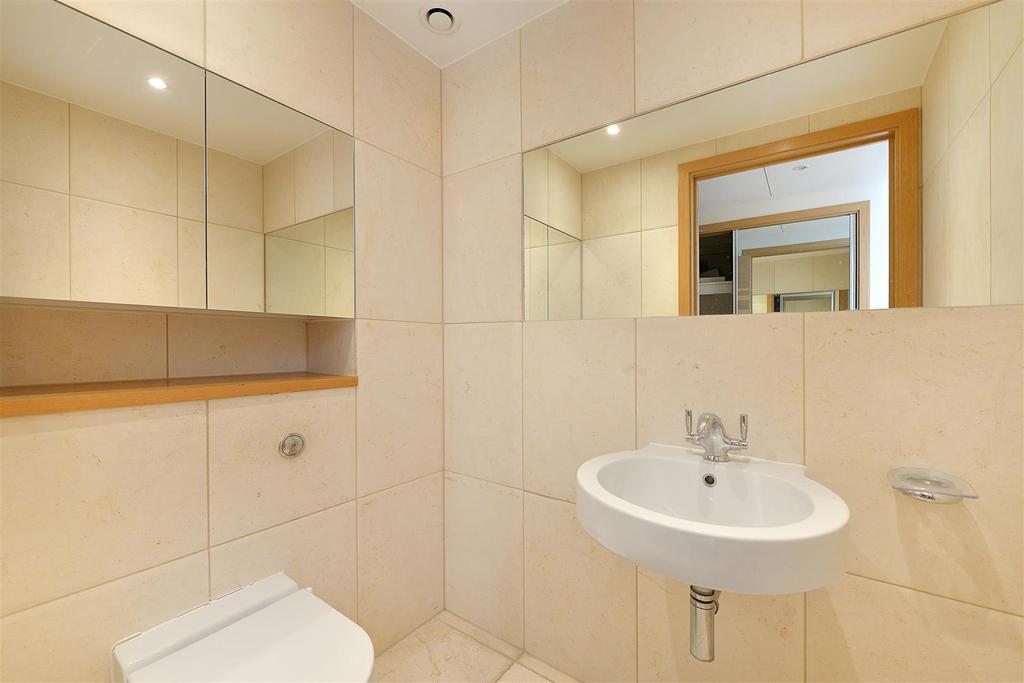 19 Eustace, 372 Queenstown Road, SW11 8 NT-01.JPG