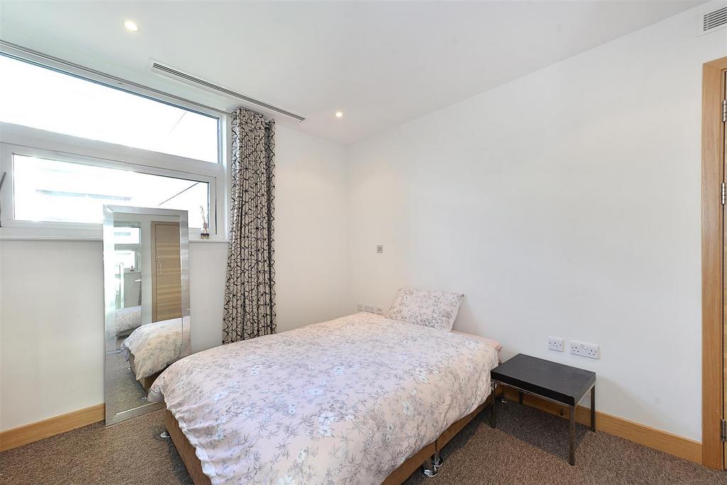 19 Eustace, 372 Queenstown Road, SW11 8 NT-08.JPG
