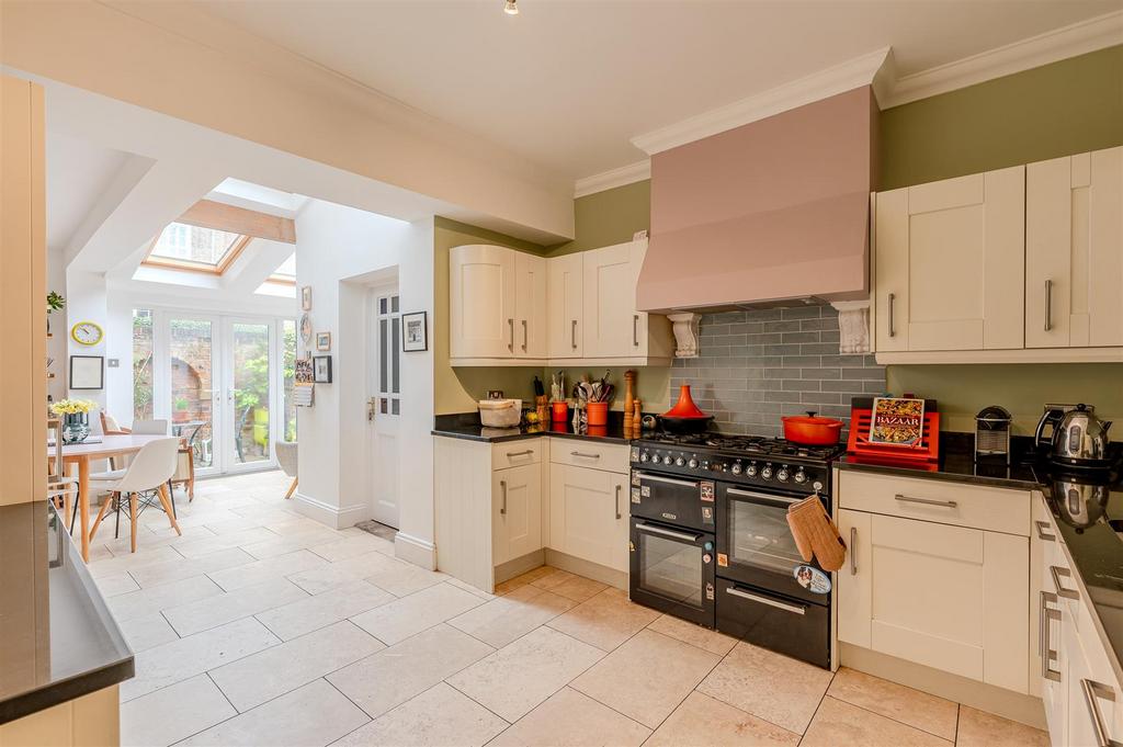 Kitchen dining