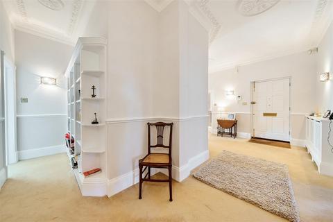 Flat 1, The Pavilion Eyhurst Park, Kingswood, Tadworth, KT20 6JP