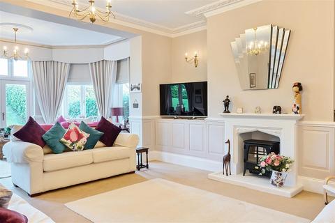 Flat 1, The Pavilion Eyhurst Park, Kingswood, Tadworth, KT20 6JP
