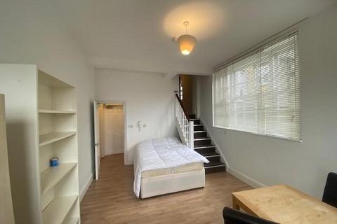 Studio to rent - Finchley Road, South Hampstead, London