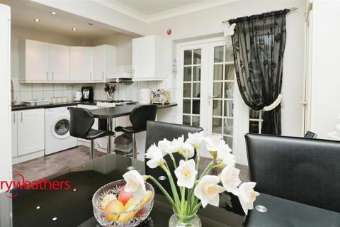 4 bedroom semi-detached house for sale, Ingleborough Drive, Doncaster