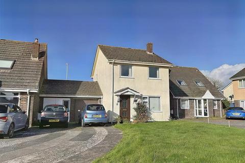 3 Carne View Road, Probus, Truro, TR2 4HZ