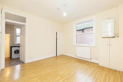 2 bedroom flat to rent - NW6