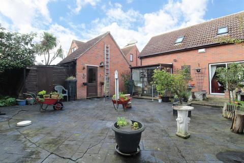 3 bedroom detached house for sale, Parsonage Chase, Minster On Sea, Sheerness