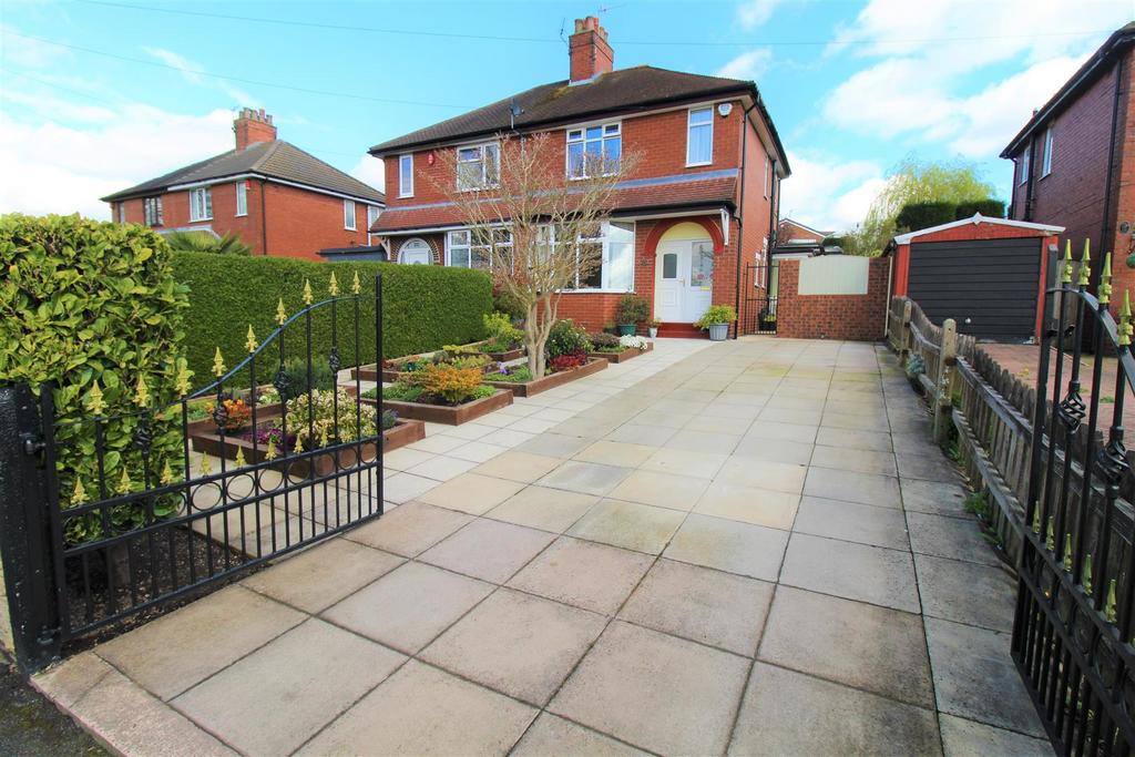 Dollys Lane, StokeOnTrent ST6 2 bed semidetached house for sale £