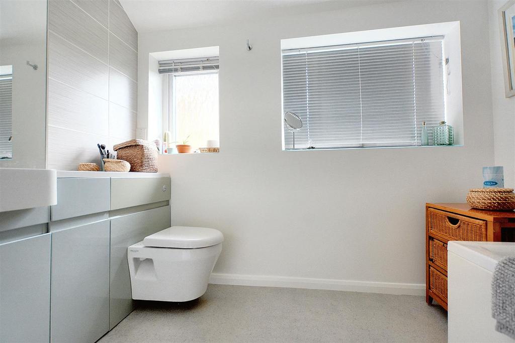 Bathroom 2.jpeg