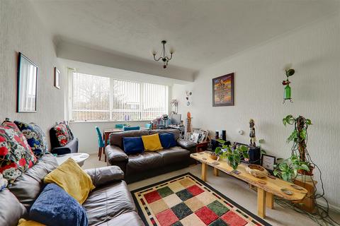 1 bedroom apartment for sale, Llandaff Court, Worthing BN11