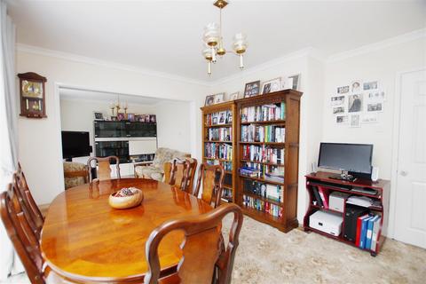 4 bedroom detached house for sale, Thames Avenue, Swindon SN25