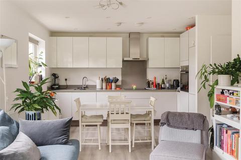 2 bedroom apartment for sale - Queenswood Crescent, Englefield Green TW20