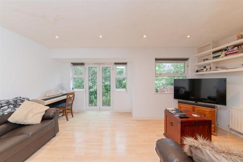 2 bedroom flat for sale - Lincoln Court, Rickard Close, Hendon, London