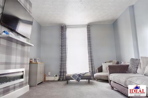 172 The Crescent, Woodlands, Doncaster, DN6 7RG