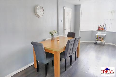 172 The Crescent, Woodlands, Doncaster, DN6 7RG