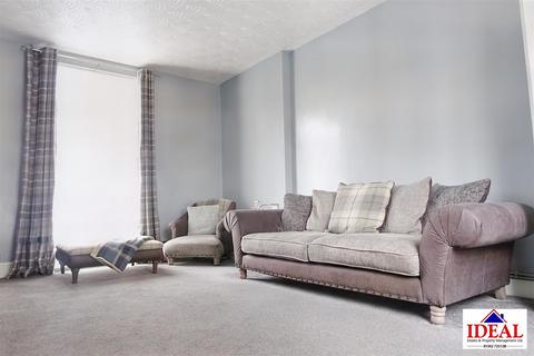 172 The Crescent, Woodlands, Doncaster, DN6 7RG