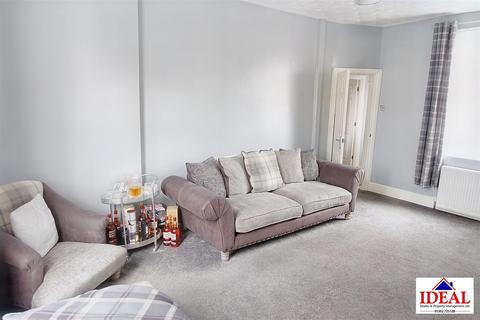 172 The Crescent, Woodlands, Doncaster, DN6 7RG