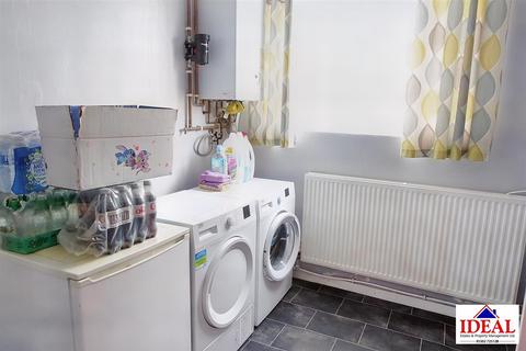 172 The Crescent, Woodlands, Doncaster, DN6 7RG