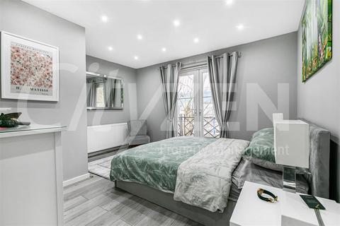 2 bedroom flat to rent, Brompton Park Crescent, London SW6