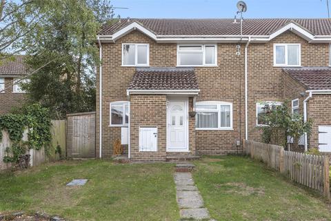 2 bedroom house to rent, Ryves Avenue, Yateley GU46