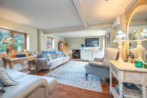 1 Alcester Road, Wootton Wawen, Henley-in-arden, B95 6BG