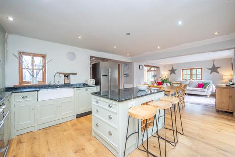 1 Alcester Road, Wootton Wawen, Henley-in-arden, B95 6BG