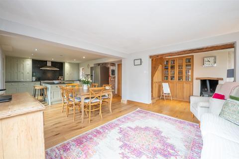 1 Alcester Road, Wootton Wawen, Henley-in-arden, B95 6BG
