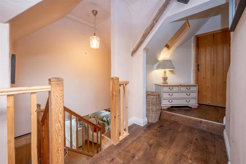 1 Alcester Road, Wootton Wawen, Henley-in-arden, B95 6BG