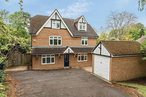 5 bedroom detached house to rent, Belton Road, Camberley GU15