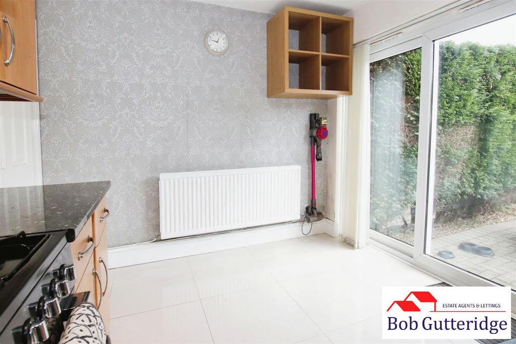 Fitted kitchen / dining room