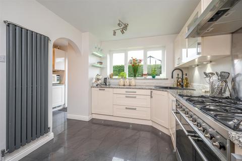 24 Harvington Drive, Shirley, Solihull, B90 4YN