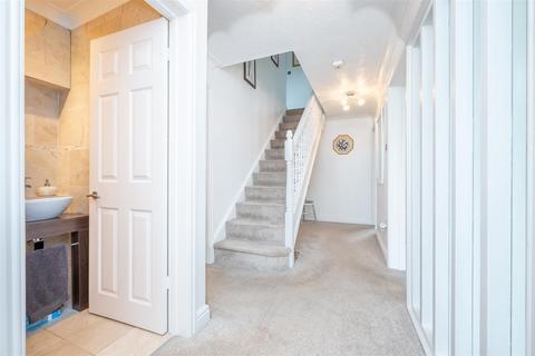 24 Harvington Drive, Shirley, Solihull, B90 4YN
