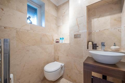 24 Harvington Drive, Shirley, Solihull, B90 4YN