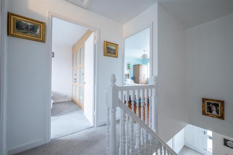 24 Harvington Drive, Shirley, Solihull, B90 4YN
