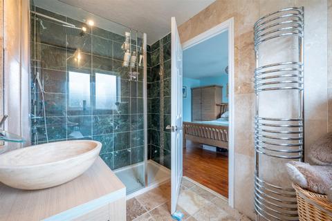 24 Harvington Drive, Shirley, Solihull, B90 4YN