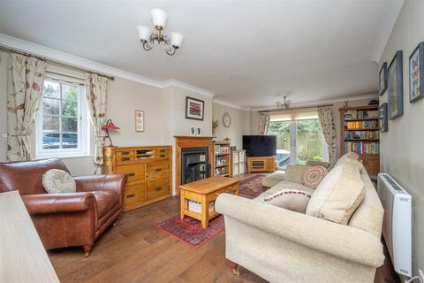 1, Wynstay Cottage The Green, Claverdon, Warwick, CV35 8LL