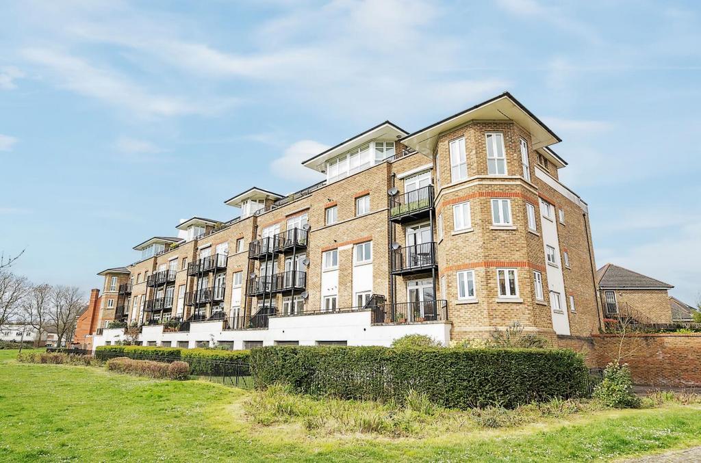 Lady Aylesford Avenue, Stanmore HA7 2 bed flat for sale £595,000