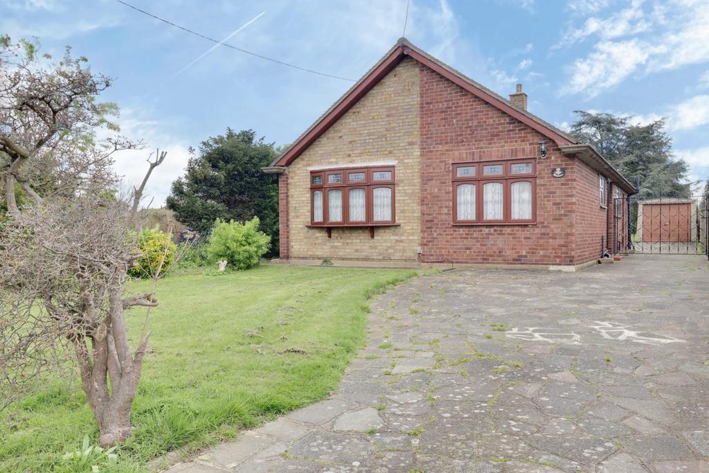 Briscoe Road, Rainham RM13 3 bed detached bungalow for sale £550,000