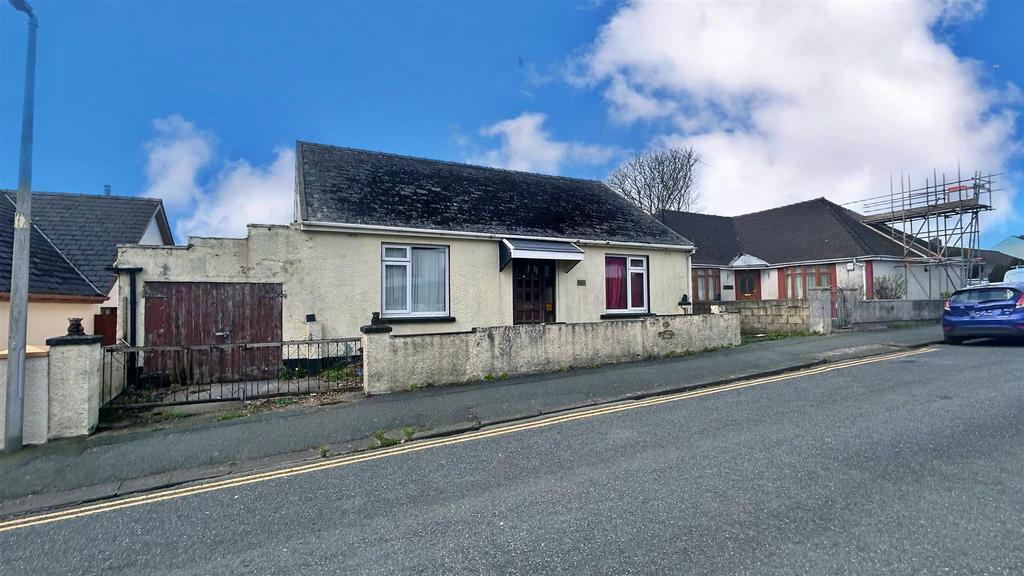 Slade Lane, Haverfordwest 4 bed detached house for sale £190,000