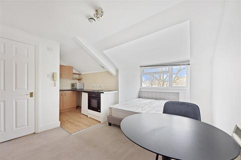 Studio to rent - Russell Road, London W14