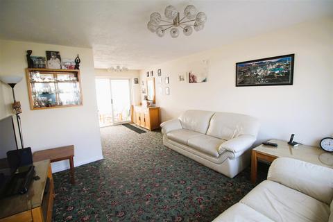 16 Silver Birch Close, Wyke, Bradford, BD12 9ER